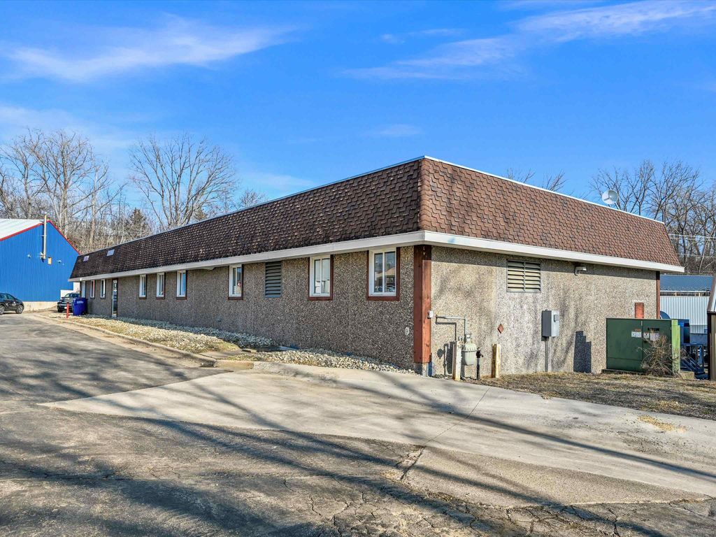 Photo of 1000 Century Circle, Dubuque, IA 52002 (MLS # 154097)