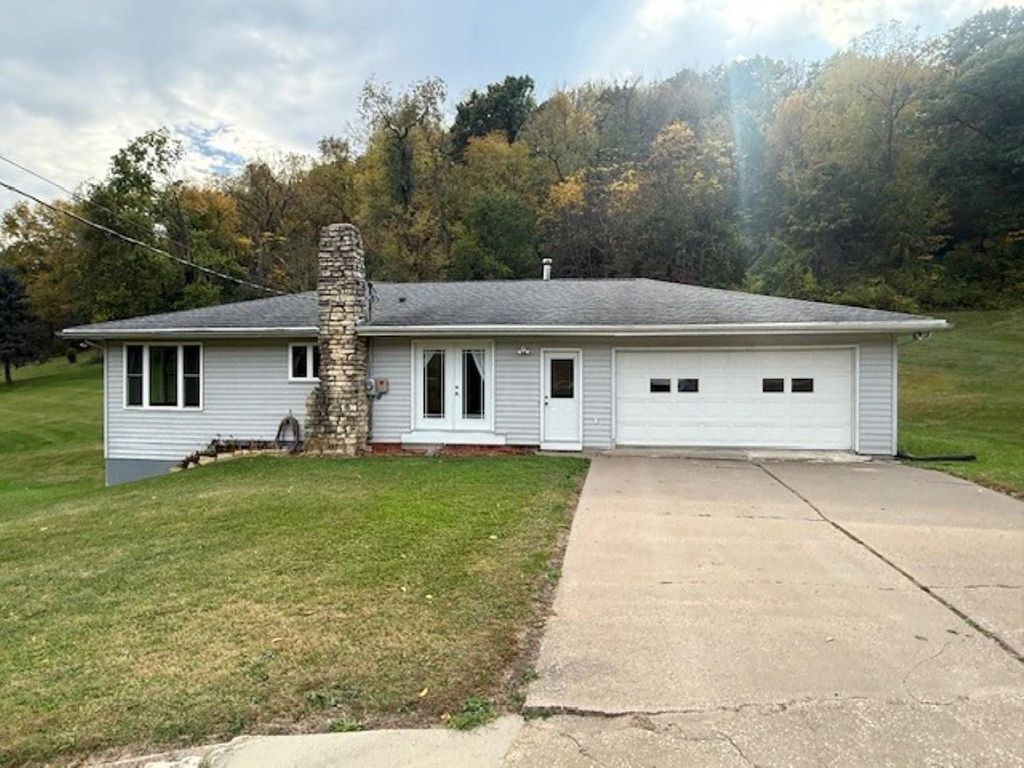 Photo of 912 N 7th Street, Bellevue, IA 52031 (MLS # 153298)