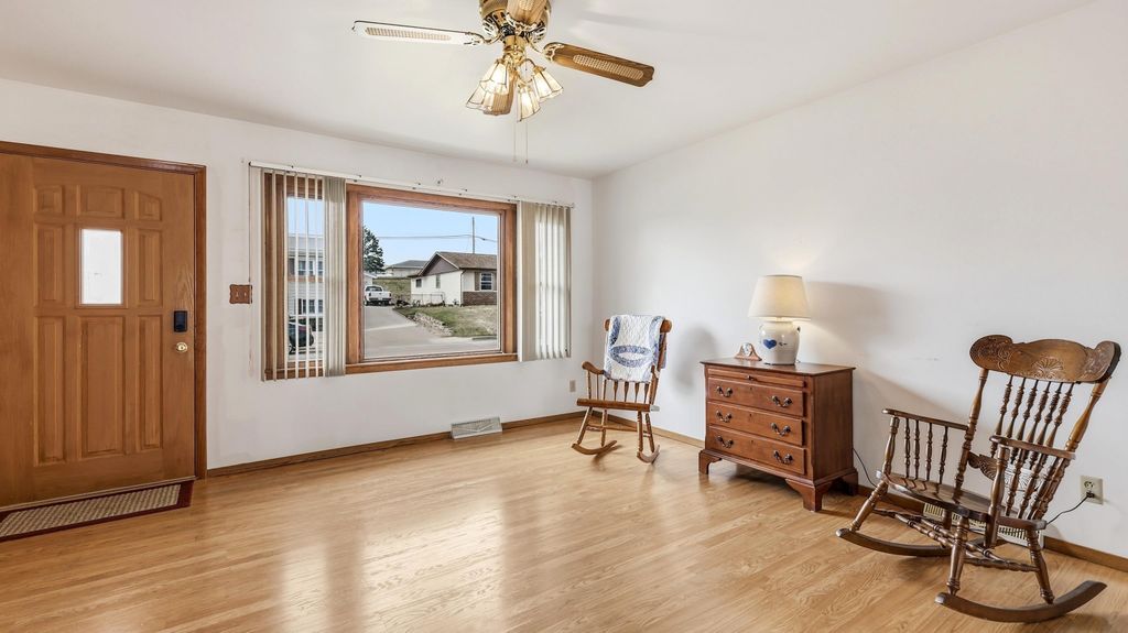 Photo of 3463 Kimberly Drive, Dubuque, IA 52002 (MLS # 154217)