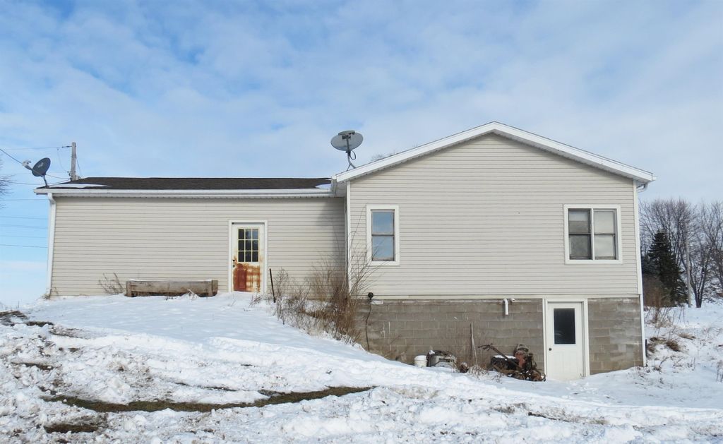 Photo of 7336 Caves Road, Maquoketa, IA 52060 (MLS # 153583)