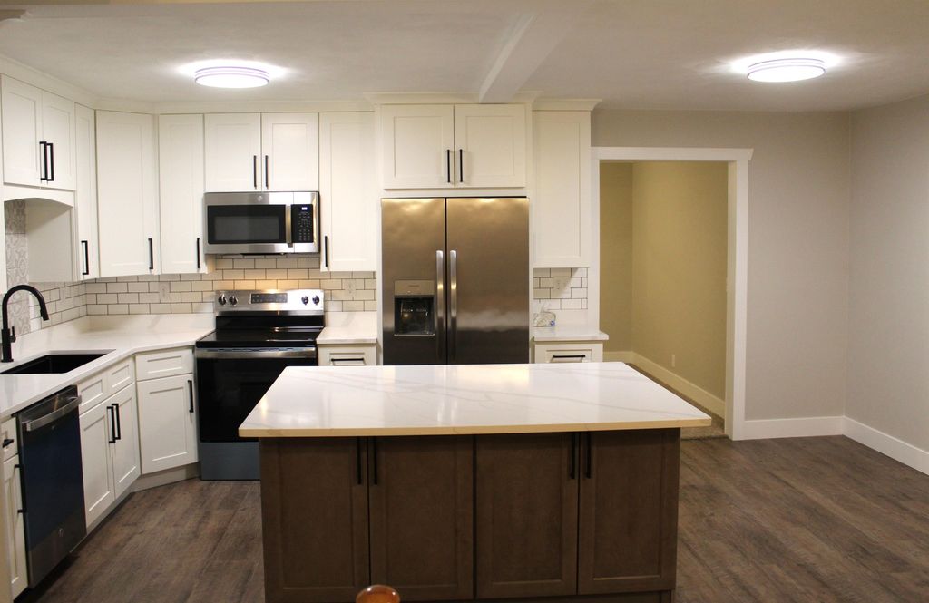 Photo of 2071 Ellen Street, Dubuque, IA 52002 (MLS # 154096)