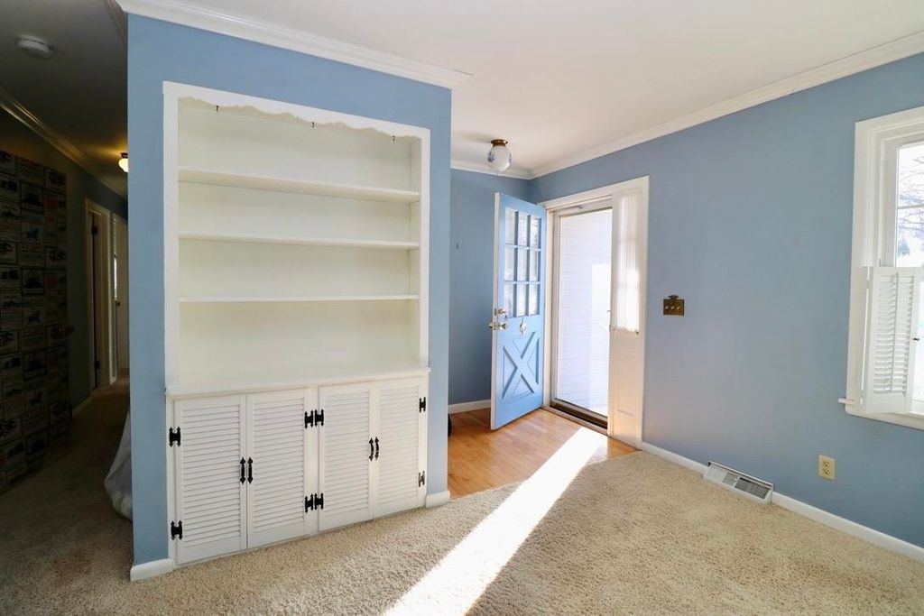 Photo of 2935 Saint Anne Drive, Dubuque, IA 52001 (MLS # 153883)