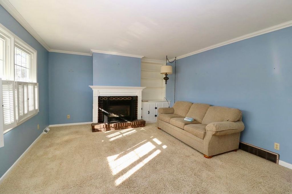 Photo of 2935 Saint Anne Drive, Dubuque, IA 52001 (MLS # 153883)