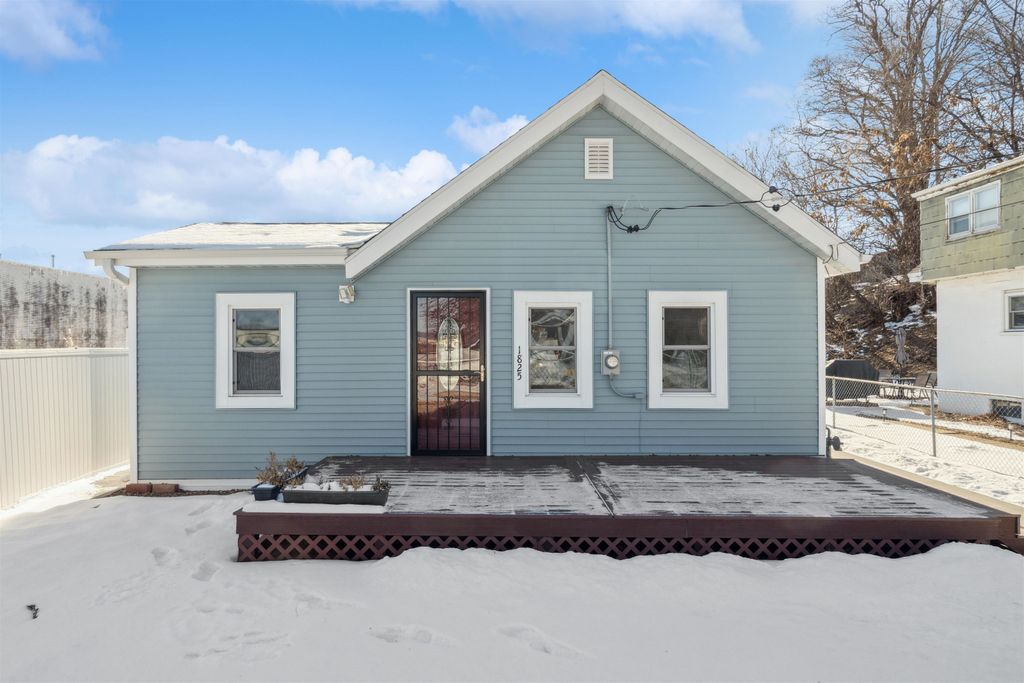 Photo of 1825 Ann Street, Dubuque, IA 52001 (MLS # 153904)