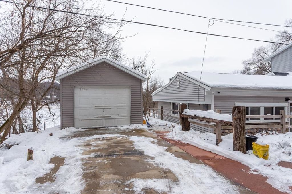 Photo of 1212 Miller Road, Dubuque, IA 52003 (MLS # 153599)