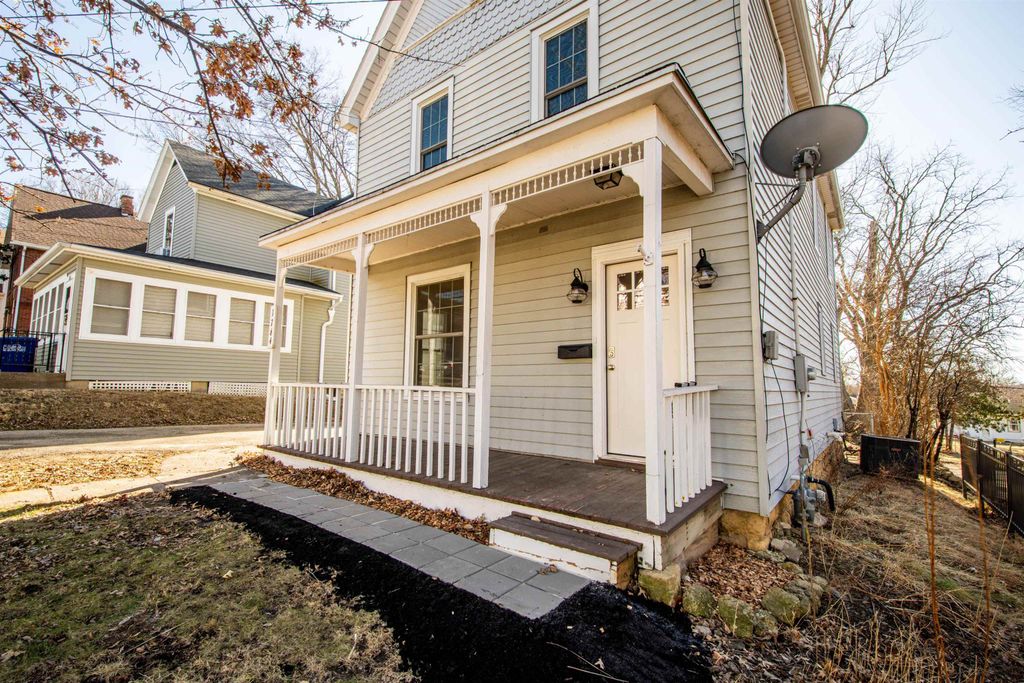 Photo of 1764 Bennett Street, Dubuque, IA 52001 (MLS # 153996)