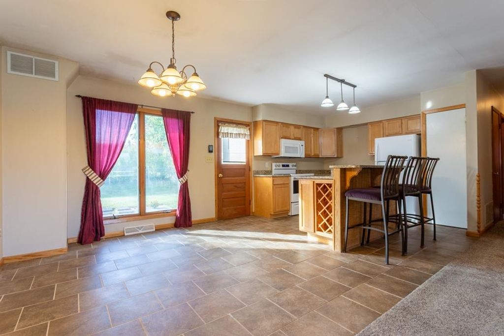 Photo of 3494 Waller Street, Dubuque, IA 52002 (MLS # 153387)