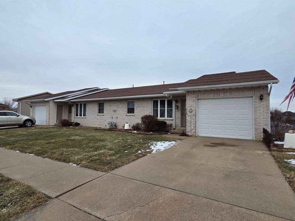 Photo of 2182 Sunnyslope Drive, Dubuque, IA 52002 (MLS # 153660)