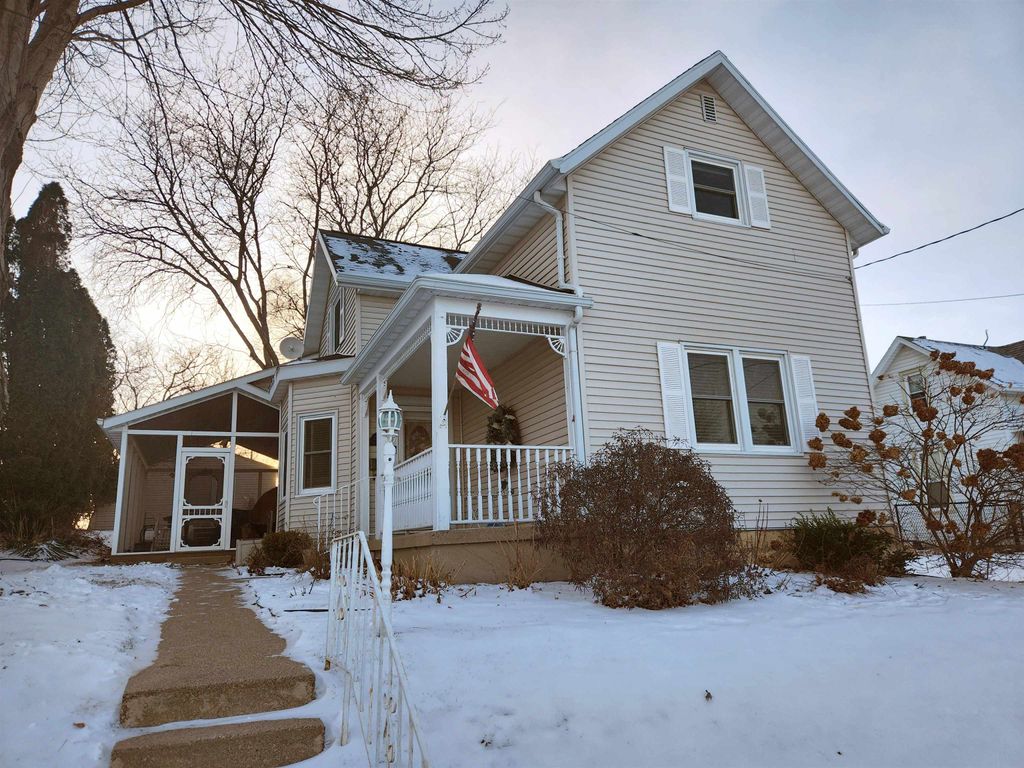 Photo of 2641 Fulton Street, Dubuque, IA 52001 (MLS # 154036)