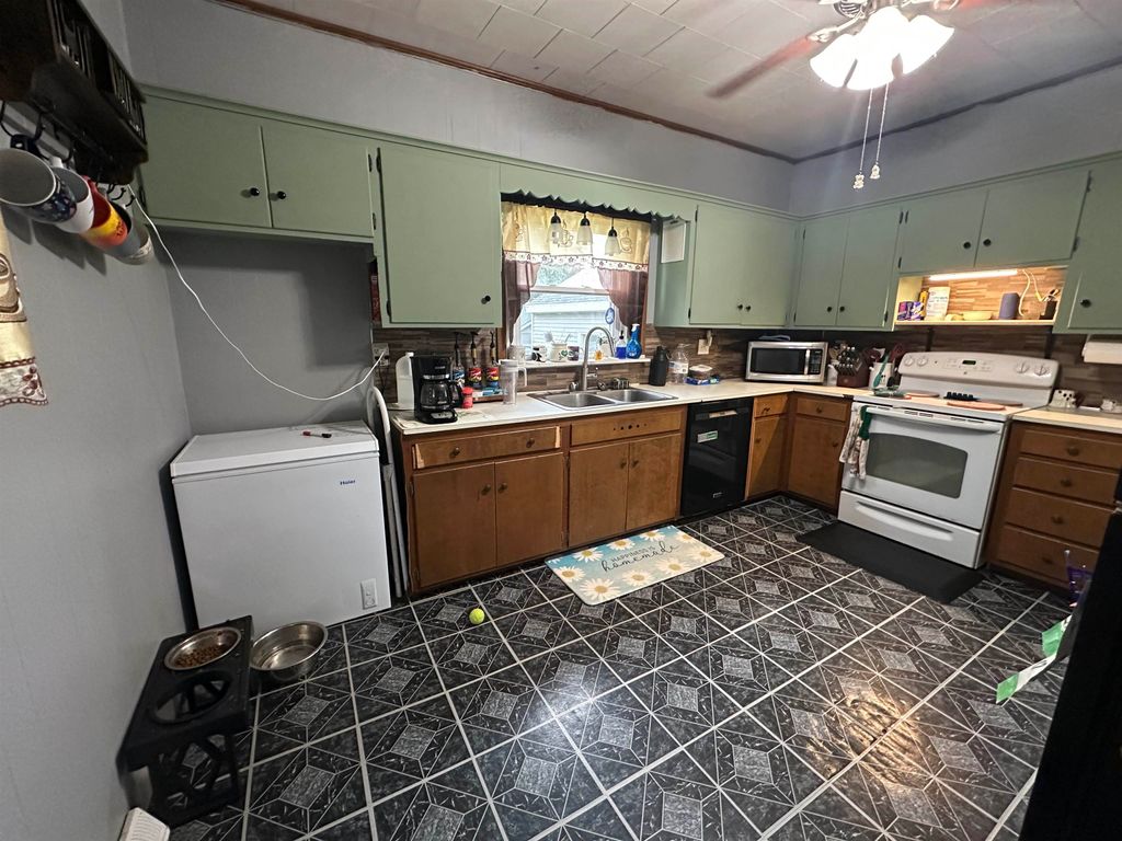 Photo of 220 S Matteson Street, Maquoketa, IA 52060 (MLS # 153256)