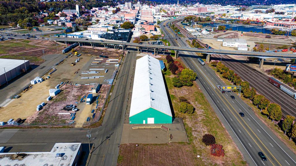 Photo of 10 S Main Street, Dubuque, IA 52001 (MLS # 140226)