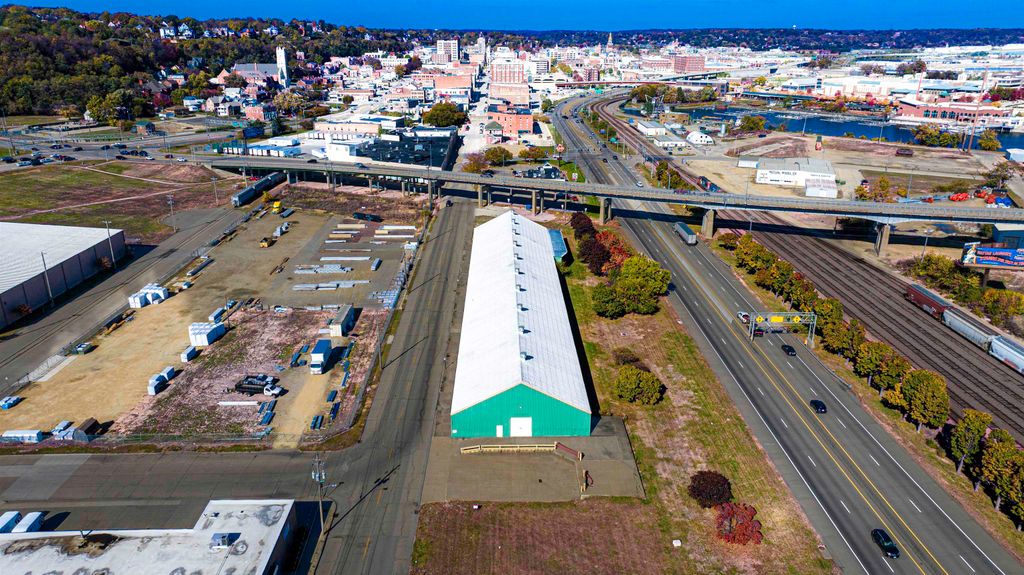 Photo of 10 S Main Street, Dubuque, IA 52001 (MLS # 140227)