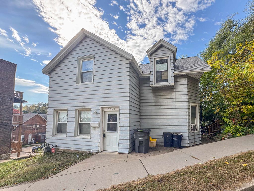 Photo of 1765 Madison Street, Dubuque, IA 52001 (MLS # 153305)