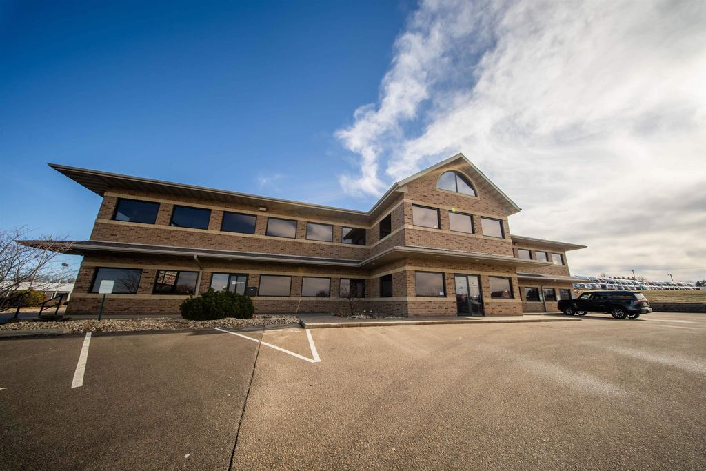 Photo of 14868 W Ridge Lane, Dubuque, IA 52003 (MLS # 153737)