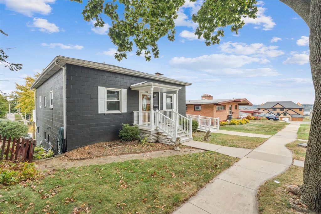 Photo of 595 Cooper Place, Dubuque, IA 52001 (MLS # 153255)