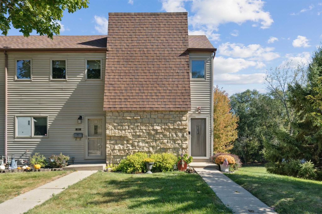 Photo of 670 Duggan Drive, Dubuque, IA 52003 (MLS # 153206)