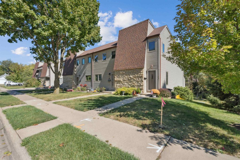 Photo of 670 Duggan Drive, Dubuque, IA 52003 (MLS # 153206)