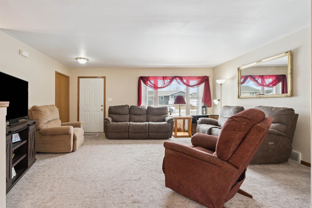 Photo of 415 7th Ave NW Ave, Dyersville, IA 52040 (MLS # 153925)