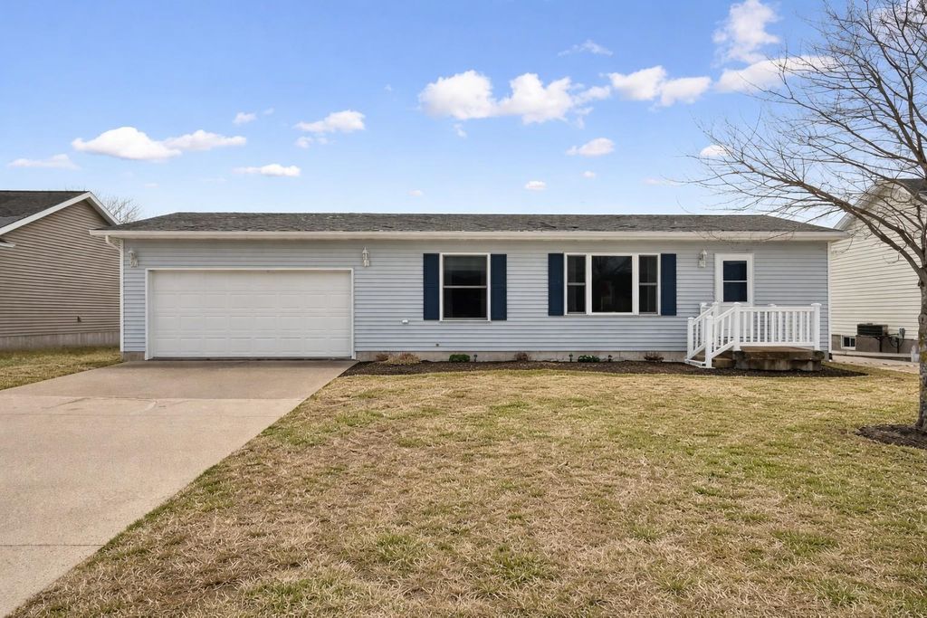 Photo of 415 7th Ave NW Ave, Dyersville, IA 52040 (MLS # 153925)