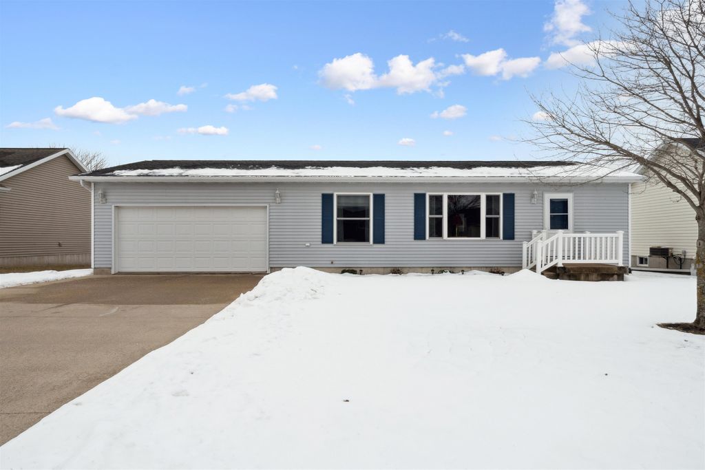 Photo of 415 7th Ave NW Ave, Dyersville, IA 52040 (MLS # 153925)