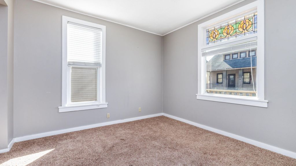 Photo of 2318 Washington Street, Dubuque, IA 52001 (MLS # 153998)