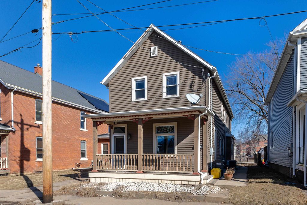 Photo of 2318 Washington Street, Dubuque, IA 52001 (MLS # 153998)