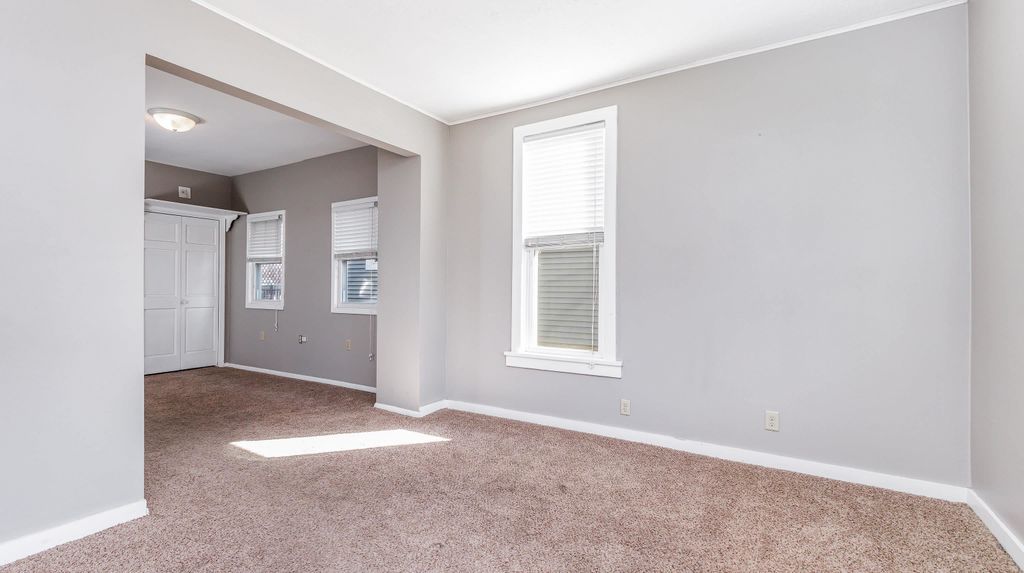 Photo of 2318 Washington Street, Dubuque, IA 52001 (MLS # 153998)