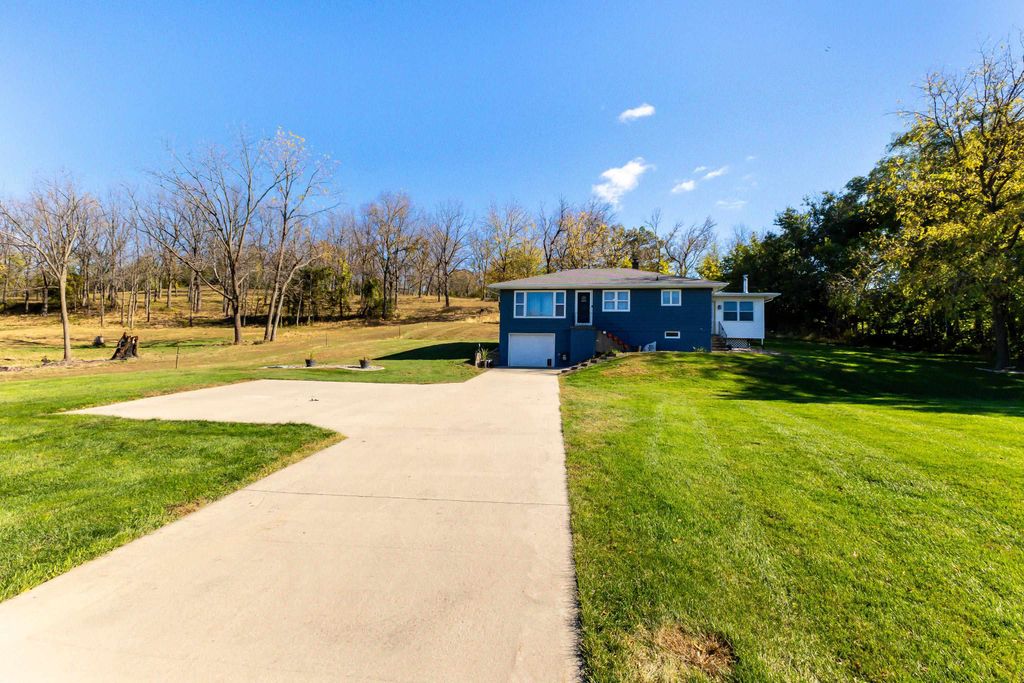 Photo of 17794 S John Deere Road, Dubuque, IA 52001 (MLS # 153413)