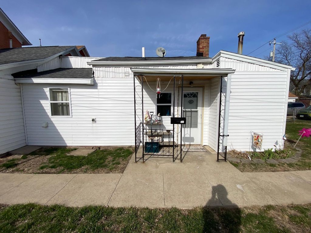 Photo of 808 Rhomberg Avenue, Dubuque, IA 52001 (MLS # 154199)
