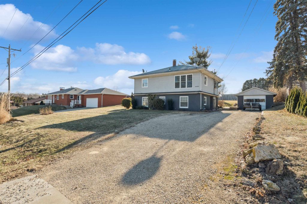 Photo of 10068 Boleyn Road, Dubuque, IA 52001 (MLS # 153738)