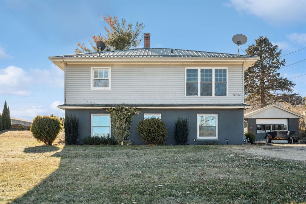 Photo of 10068 Boleyn Road, Dubuque, IA 52001 (MLS # 153738)