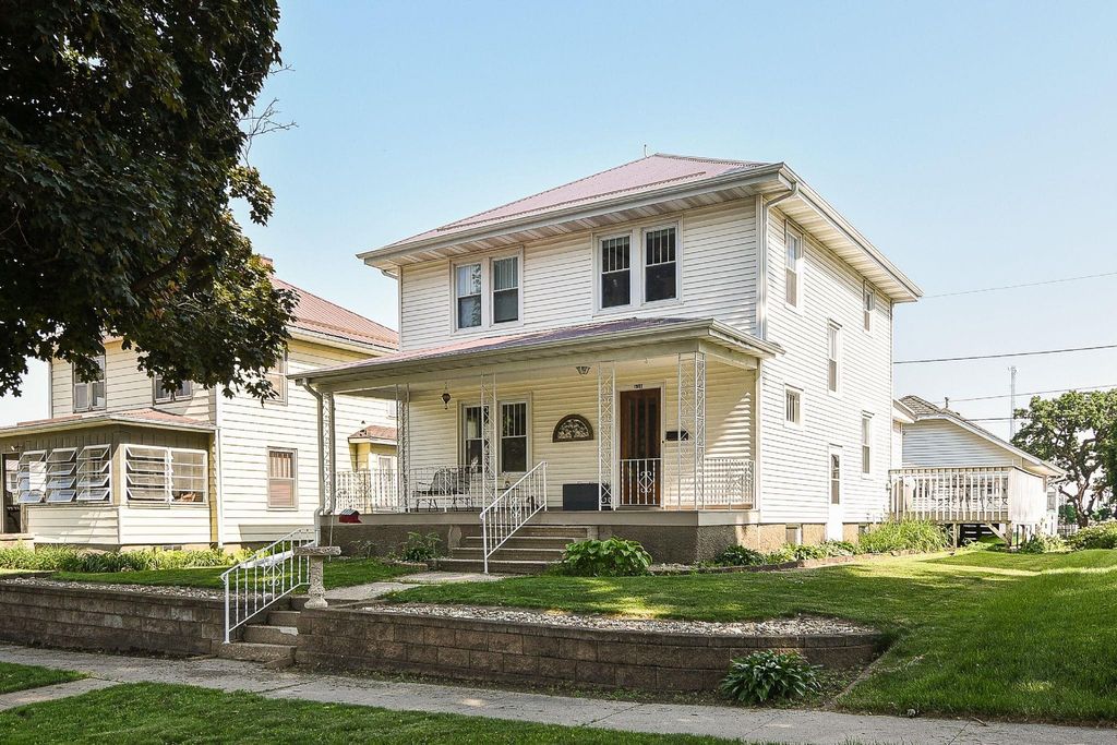 Photo of 616 5th Avenue, Dyersville, IA 52040 (MLS # 152840)