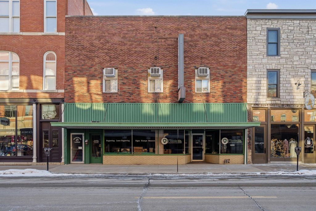 Photo of 1033 Main Street, Dubuque, IA 52001 (MLS # 153909)