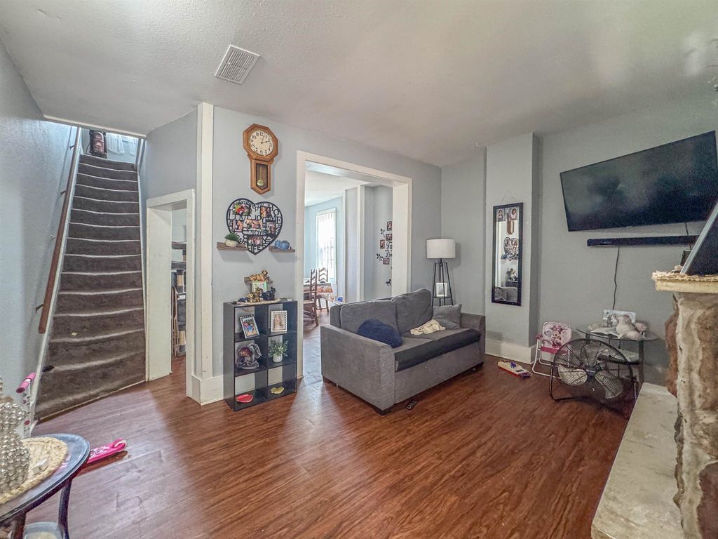 Photo of 623-627 Arlington Street, Dubuque, IA 52001 (MLS # 153334)