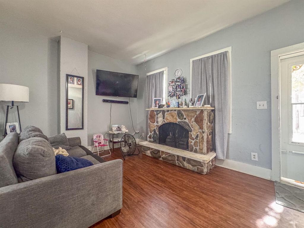 Photo of 623-627 Arlington Street, Dubuque, IA 52001 (MLS # 153334)