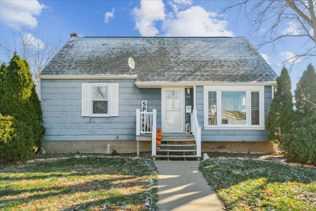 Photo of 44 S Algona Street, Dubuque, IA 52001 (MLS # 153462)