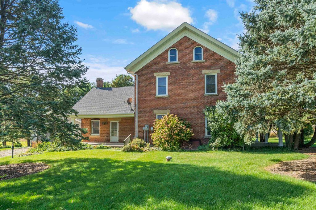 Photo of 149 Highway 81, Platteville, WI 53818 (MLS # 153185)