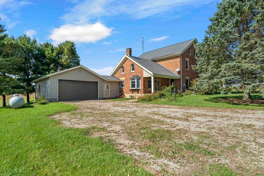 Photo of 149 Highway 81, Platteville, WI 53818 (MLS # 153185)