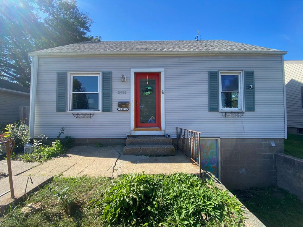 Photo of 2921 Balke Street, Dubuque, IA 52001 (MLS # 152850)