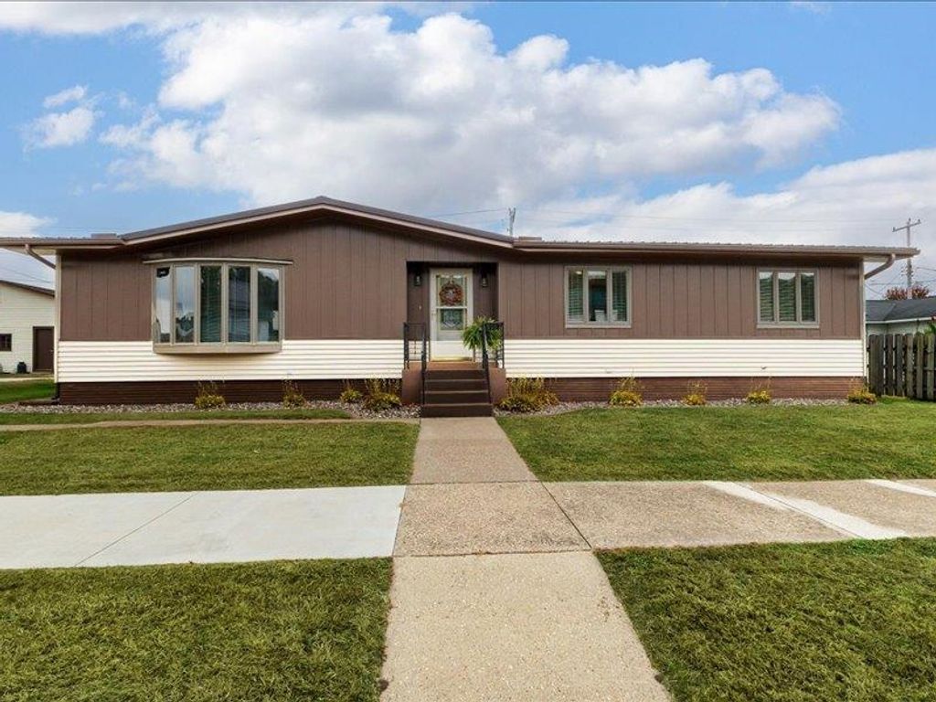 Photo of 815 S Second Street, Guttenberg, IA 52052 (MLS # 153284)