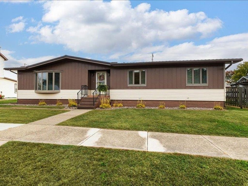 Photo of 815 S Second Street, Guttenberg, IA 52052 (MLS # 153284)