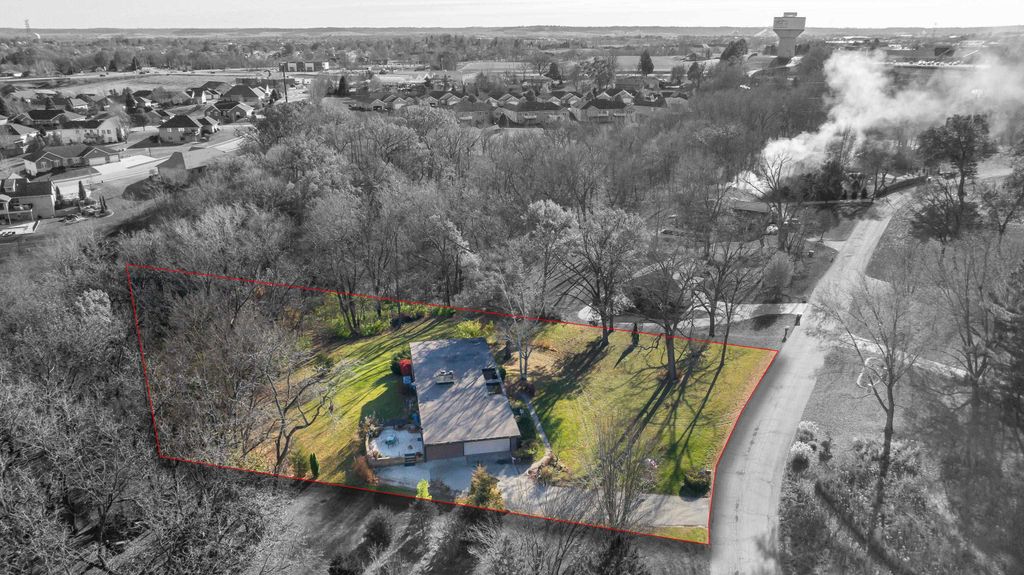 Photo of 12350 Barony Drive, Dubuque, IA 52001 (MLS # 154089)