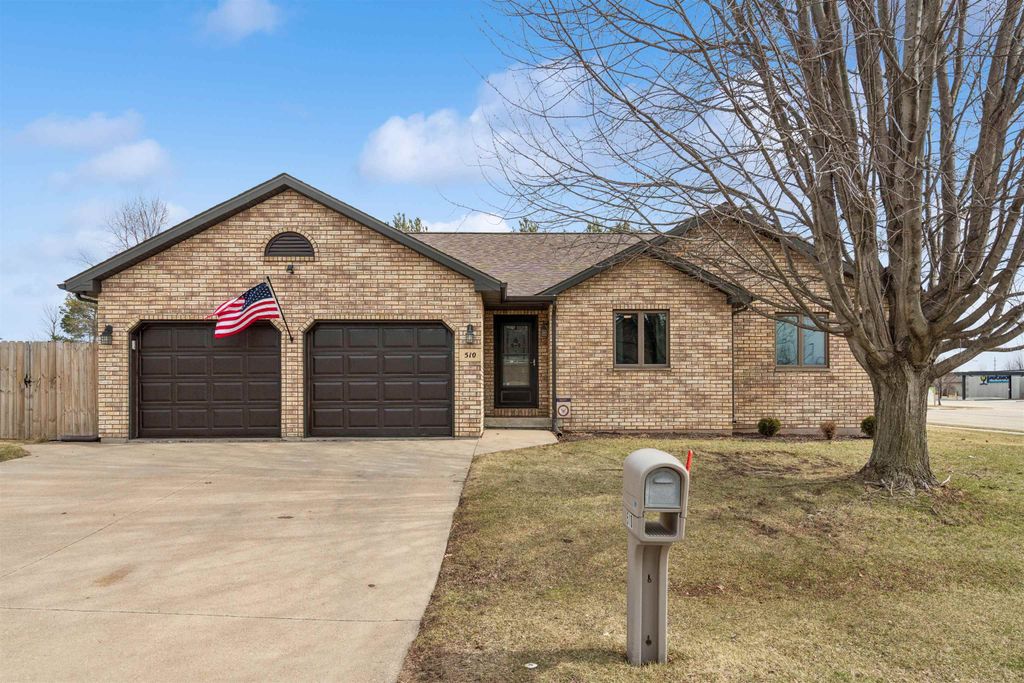 Photo of 510 Maple Ridge Street, Peosta, IA 52068 (MLS # 154133)