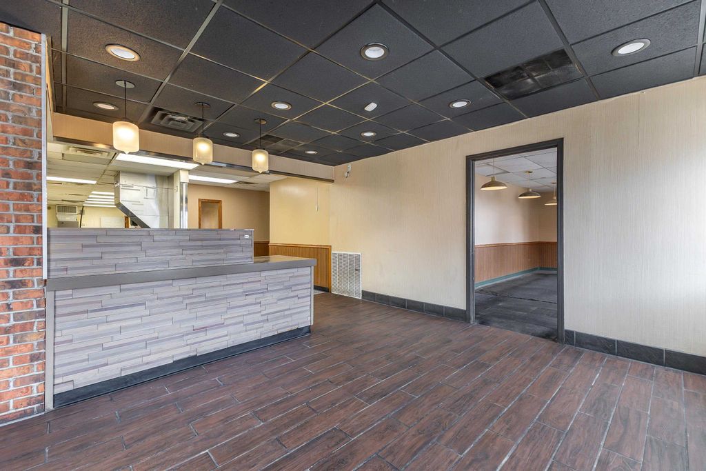 Photo of 1098 University Avenue, Dubuque, IA 52001 (MLS # 153403)