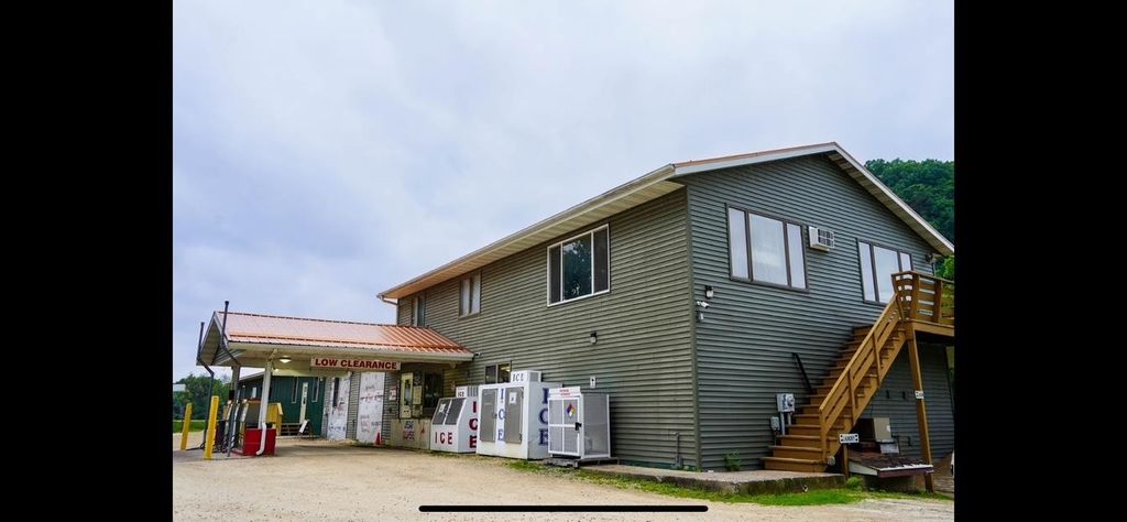 Photo of 125 Jefferson Avenue, Harpers Ferry, IA 52146 (MLS # 152076)