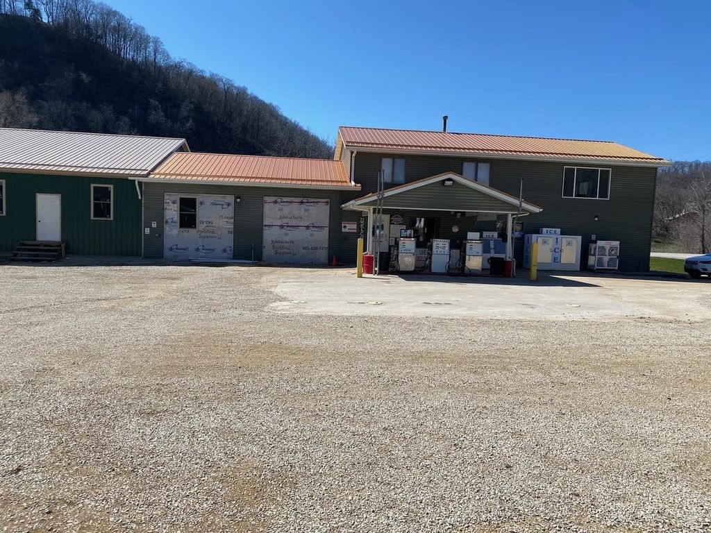 Photo of 125 Jefferson Avenue, Harpers Ferry, IA 52146 (MLS # 152076)