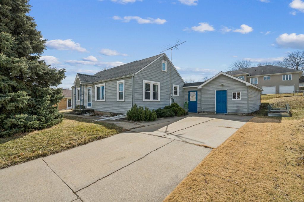 Photo of 607 SW 5th Avenue, Cascade, IA 52033 (MLS # 154159)