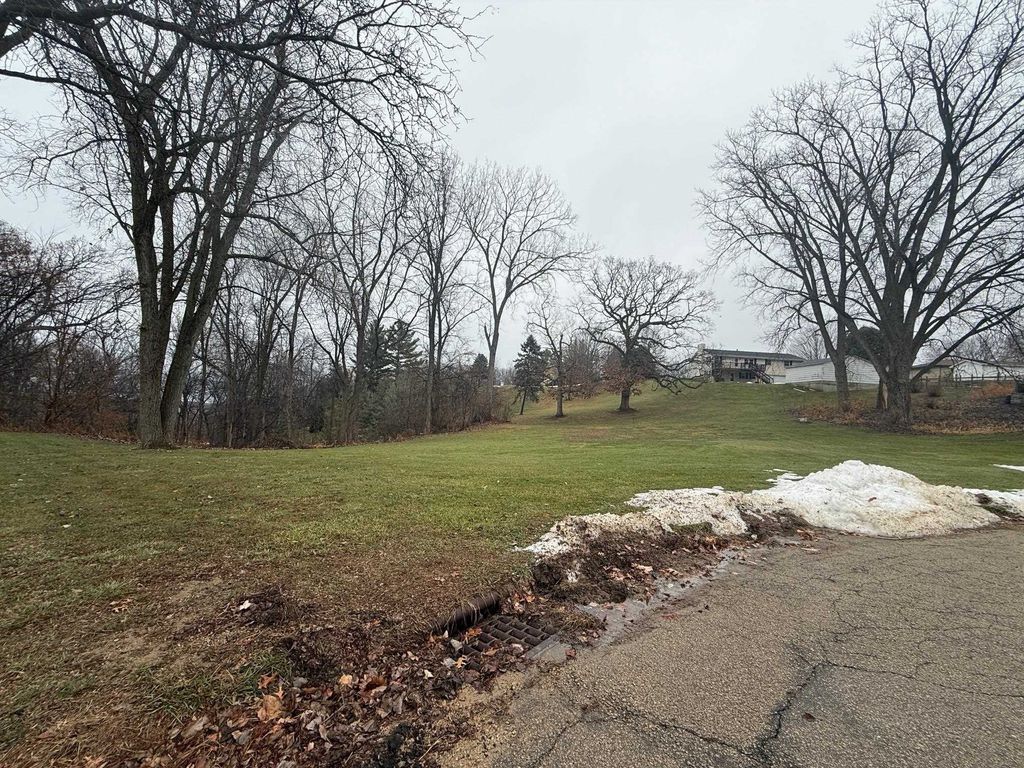 Photo of LOT 1-1-1-1-2-1 Timber View Court, Dubuque, IA 52001 (MLS # 153639)