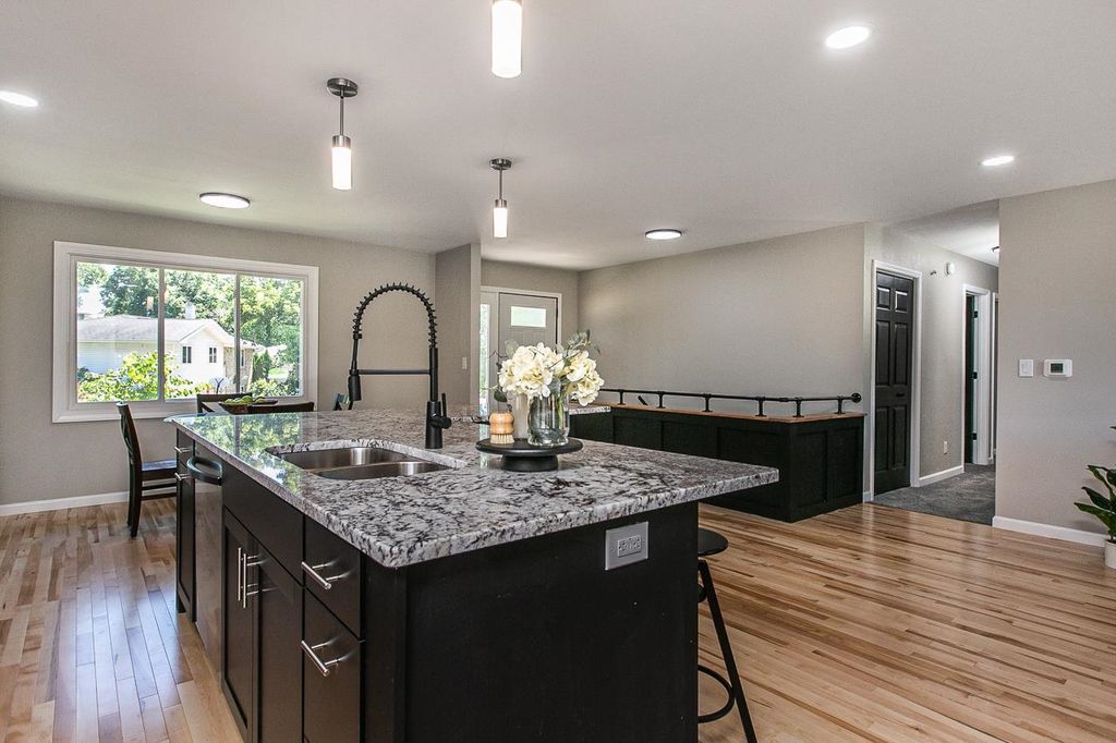 Photo of 2005 Admiral Street, Dubuque, IA 52002 (MLS # 153471)