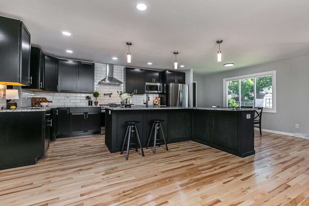 Photo of 2005 Admiral Street, Dubuque, IA 52002 (MLS # 153471)